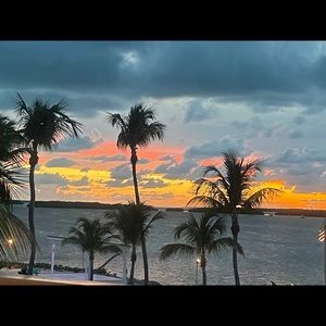 Meet your Posher, Laurie